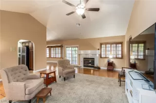 Photo #1: 2324237 Listing