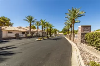 Photo #3: 2324237 Listing