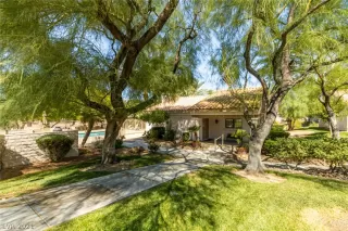 Photo #4: 2324237 Listing