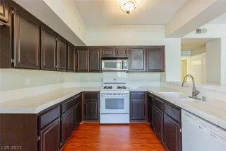 Photo #3: 2324280 Listing 