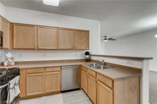 Photo #4: 2324282 Listing 