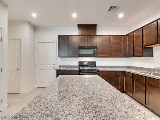 Photo #3: 2324306 Listing 