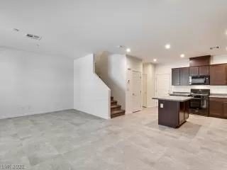 Photo #5: 2324306 Listing 