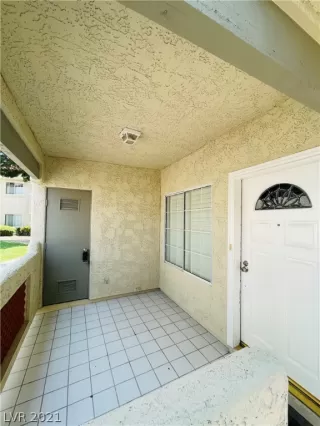 Photo #3: 2324308 Listing