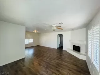 Photo #4: 2324308 Listing