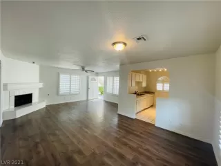 Photo #5: 2324308 Listing