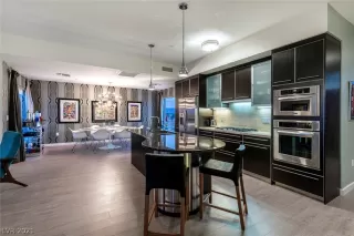 Photo #3: 2324373 Listing