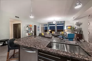 Photo #6: 2324373 Listing