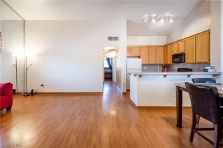 Photo #3: 2324385 Listing