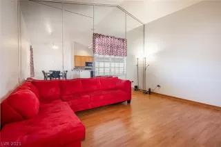 Photo #4: 2324385 Listing