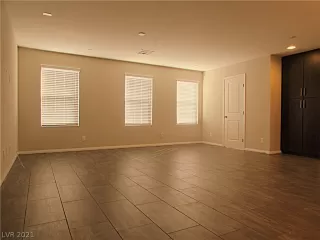 Photo #4: 2324390 Listing 