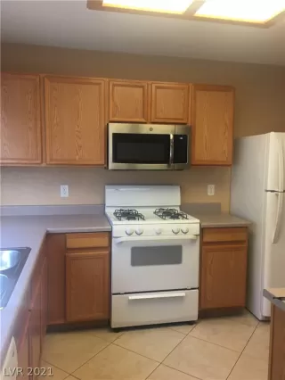 Photo #5: 2324392 Listing 