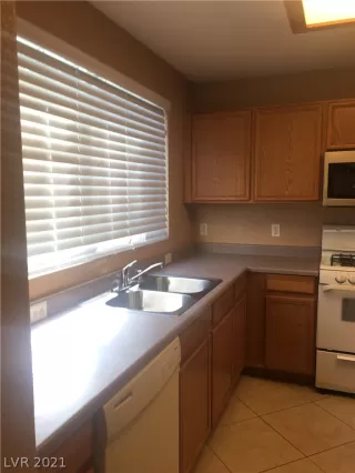 Photo #6: 2324392 Listing 