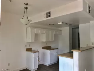 Photo #2: 2324416 Listing