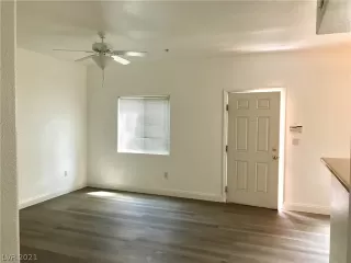 Photo #4: 2324416 Listing