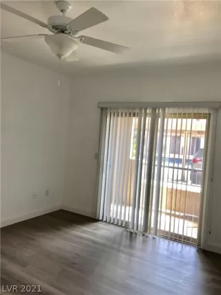 Photo #5: 2324416 Listing