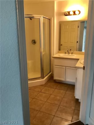 Photo #6: 2324416 Listing