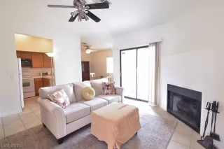 Photo #3: 2324438 Listing