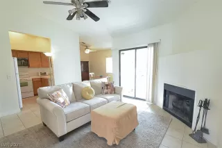 Photo #6: 2324438 Listing