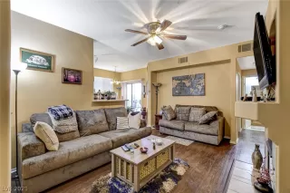 Photo #4: 2324440 Listing 
