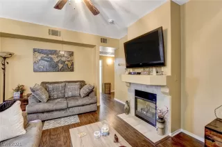Photo #5: 2324440 Listing 