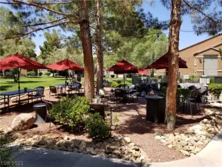 Photo #3: 2324458 Listing 