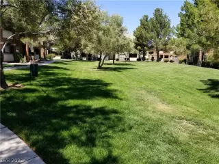 Photo #4: 2324458 Listing 