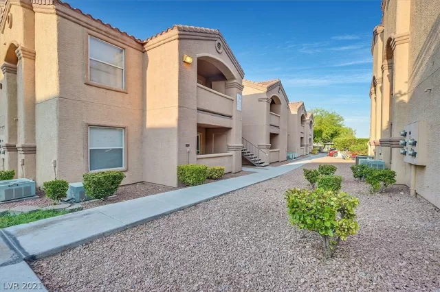 MLS: 2324462 Condo For Sale
