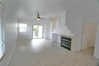 Photo #4: 2324483 Listing 