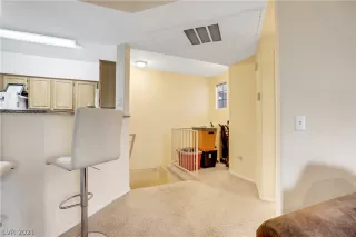 Photo #5: 2324498 Listing