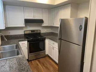 Photo #3: 2324549 Listing