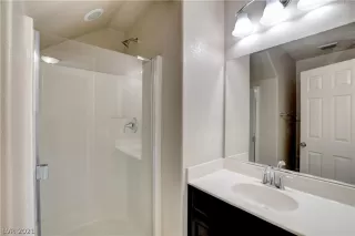 Photo #5: 2324567 Listing