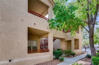 Photo #1: 2324631 Listing