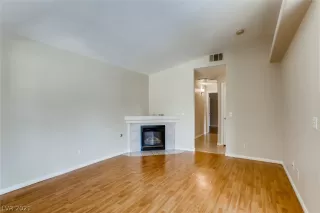 Photo #4: 2324631 Listing