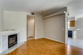 Photo #5: 2324631 Listing