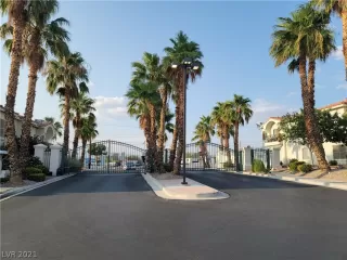 Photo #3: 2324640 Listing 