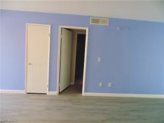 Photo #2: 2324652 Listing 