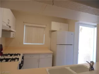 Photo #3: 2324652 Listing 