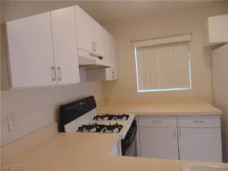 Photo #4: 2324652 Listing 