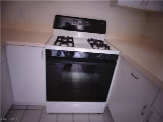 Photo #5: 2324652 Listing 