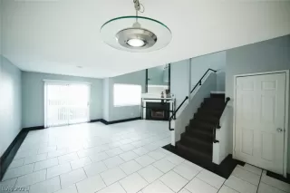 Photo #4: 2324674 Listing 