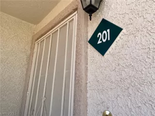 Photo #1: 2324676 Listing