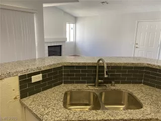 Photo #2: 2324676 Listing