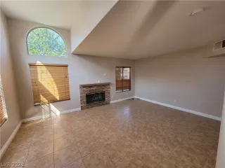 Photo #5: 2324730 Listing 