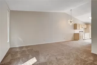 Photo #5: 2324761 Listing