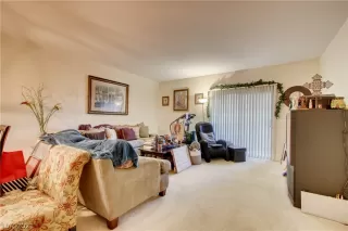 Photo #4: 2324807 Listing