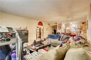 Photo #5: 2324807 Listing