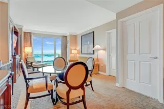 Photo #5: 2324837 Listing