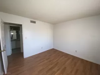 Photo #4: 2324840 Listing 