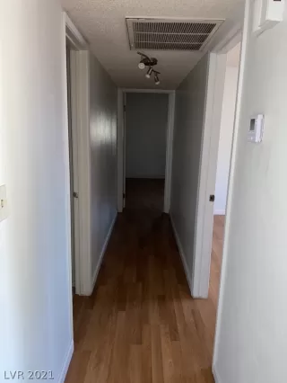 Photo #5: 2324840 Listing 